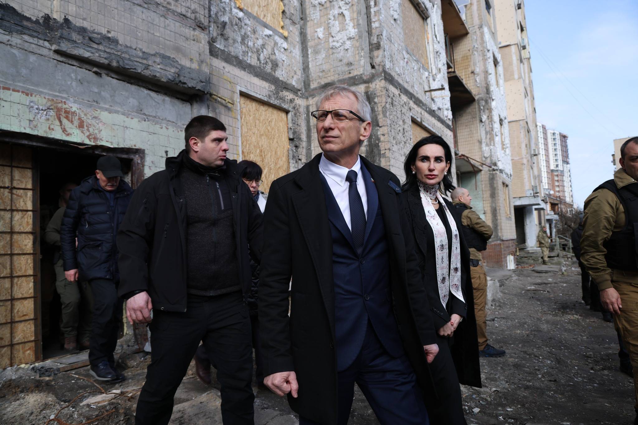 В Киев премиерът Николай Денков посети разрушенията в Киев